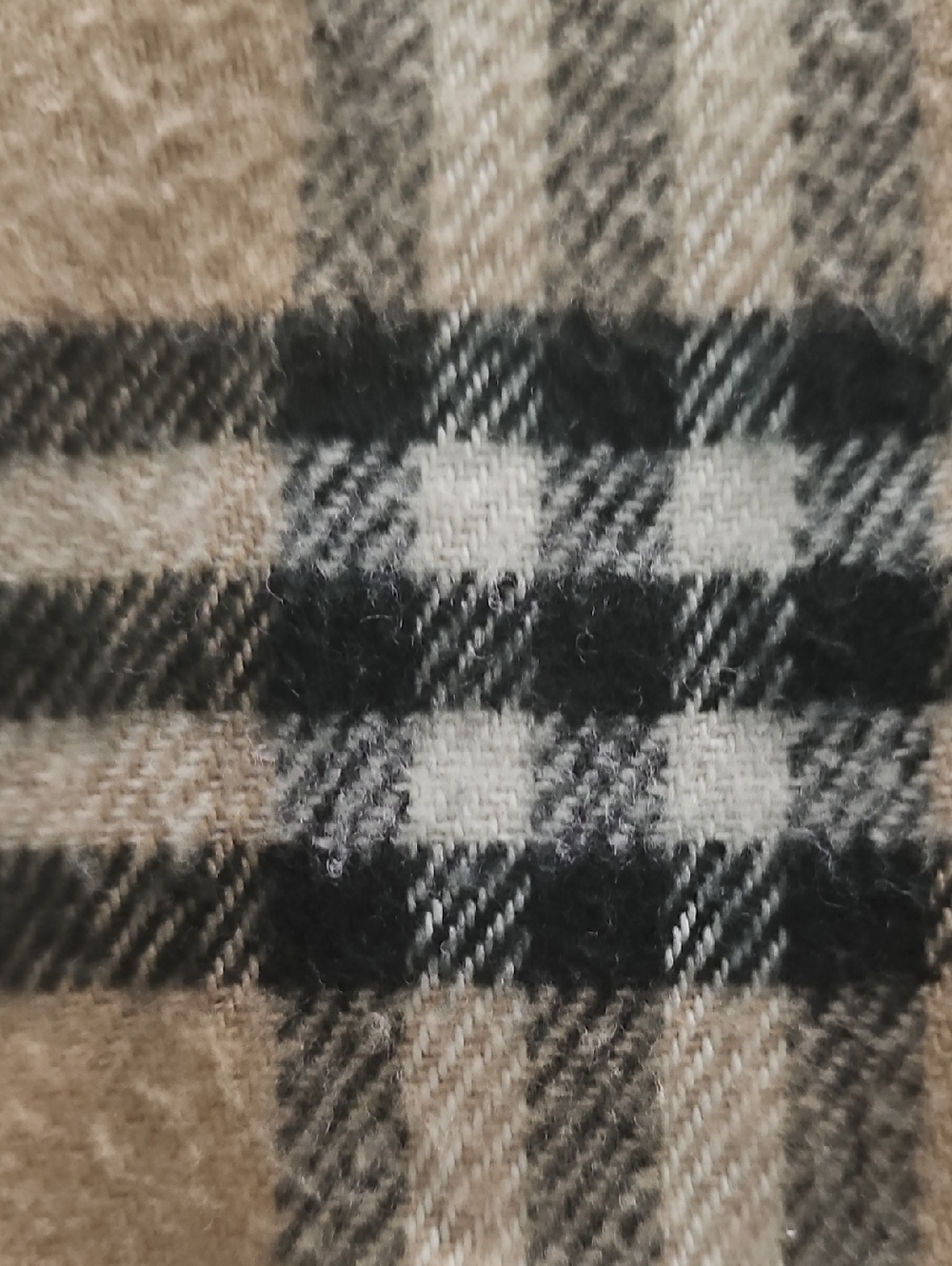 Burberry Beige and Black Plaid Cashmere Scarf Made In England Dry Clean Only - Picture 3 of 3